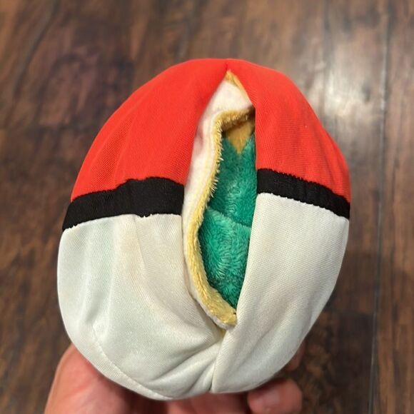 Pokémon Reversible Plush Poke Ball 10" 2011 SNIVY 5" Black & White Green Flip - Picture 7 of 7